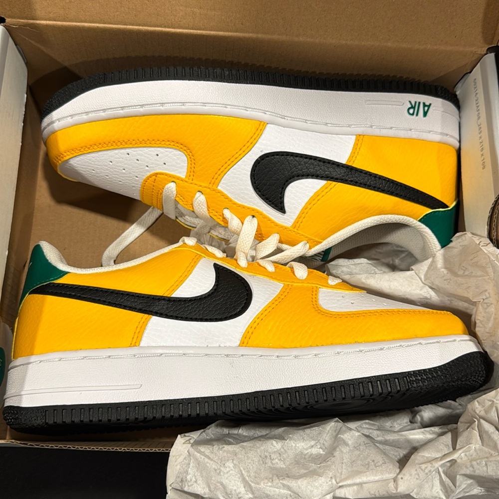 Nike size 5Y ladies size 6.5
